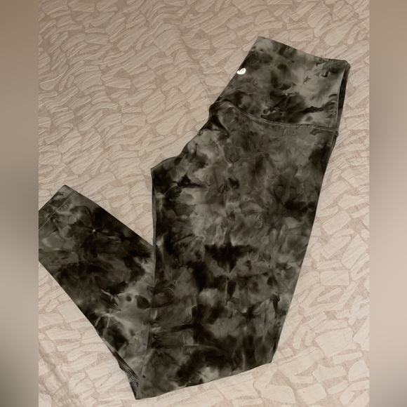 Lululemon leggings - Picture 1 of 3